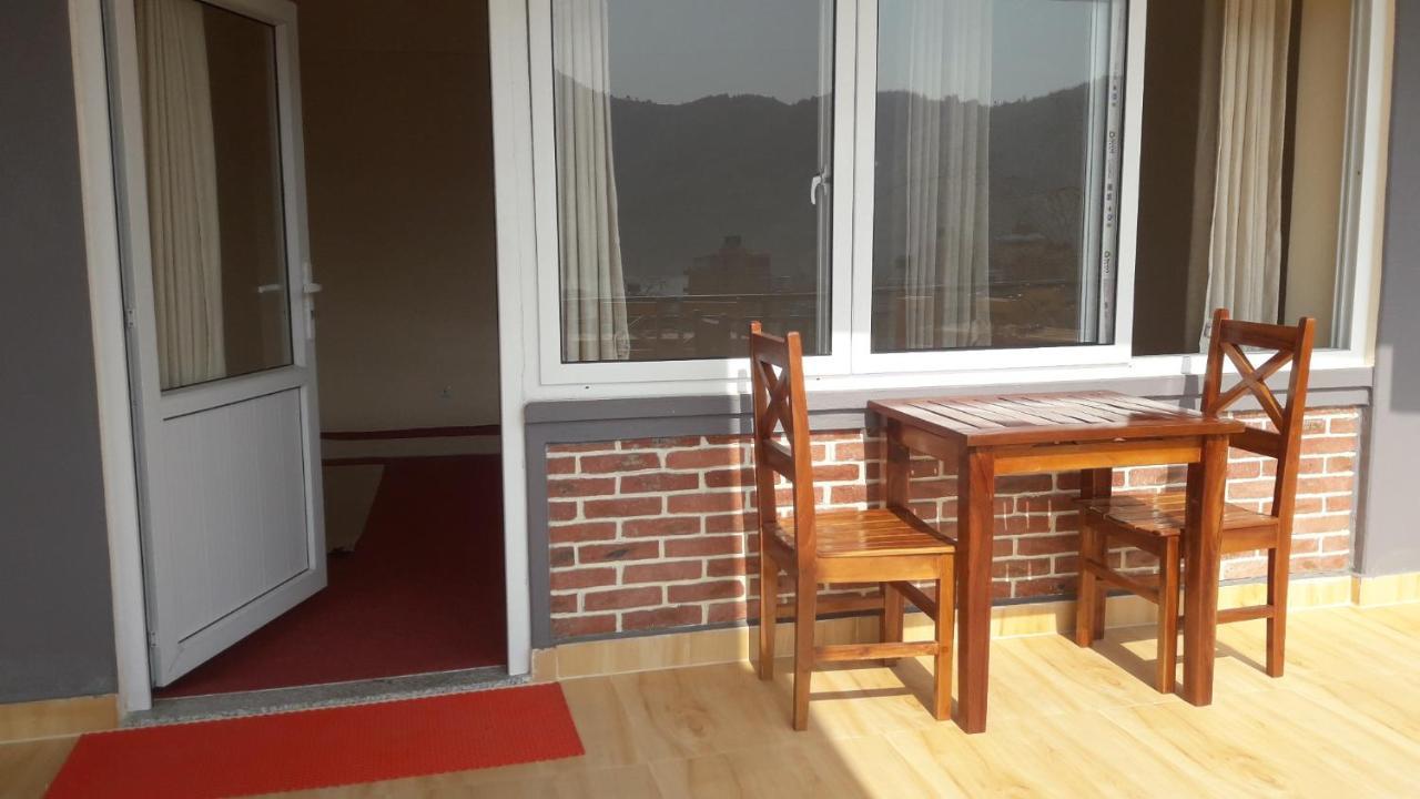 Beli Guest House Pokhara Exteriör bild